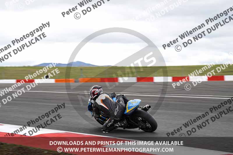 cadwell no limits trackday;cadwell park;cadwell park photographs;cadwell trackday photographs;enduro digital images;event digital images;eventdigitalimages;navarra;no limits trackdays;peter wileman photography;racing digital images;trackday digital images;trackday photos